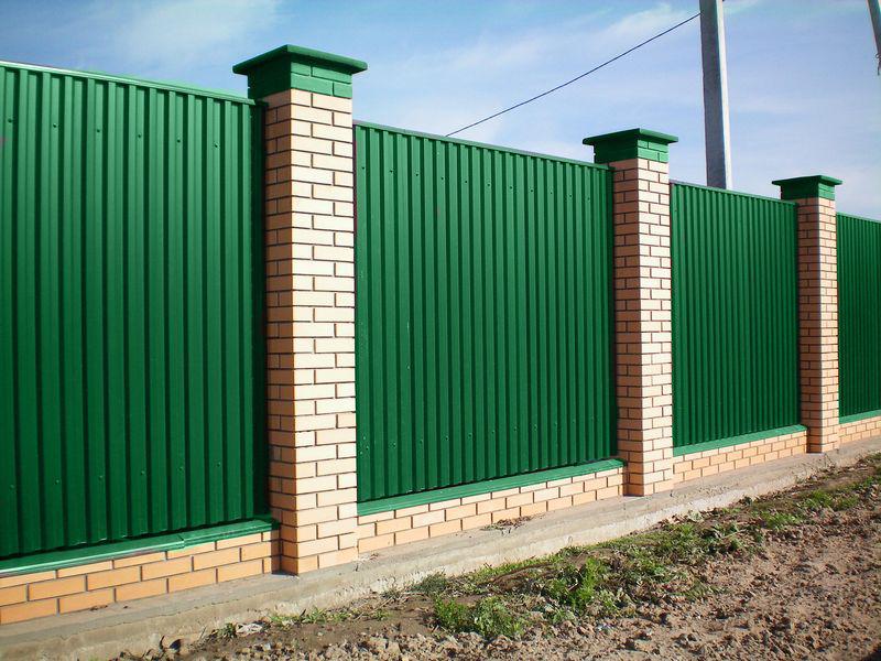Забор для дома и дачи: каким он должен быть?